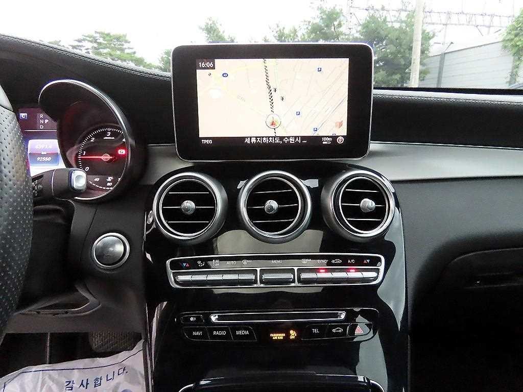 벤츠 GLC 클래스 GLC클래스 X253 GLC 220 d 4MATIC 프리미엄 쿠페 이미지 13