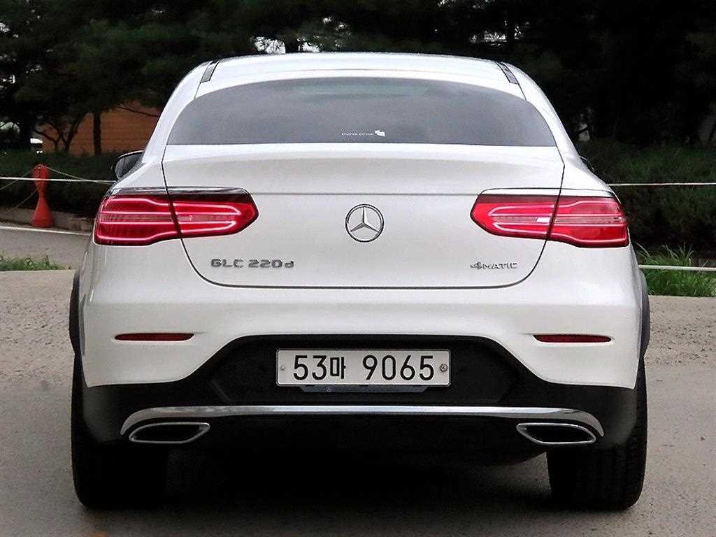 벤츠 GLC 클래스 GLC클래스 X253 GLC 220 d 4MATIC 프리미엄 쿠페 이미지 4