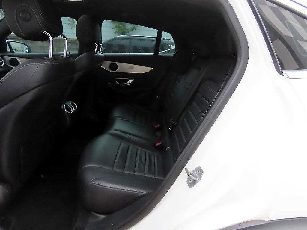 벤츠 GLC 클래스 GLC클래스 X253 GLC 220 d 4MATIC 프리미엄 쿠페 이미지 6