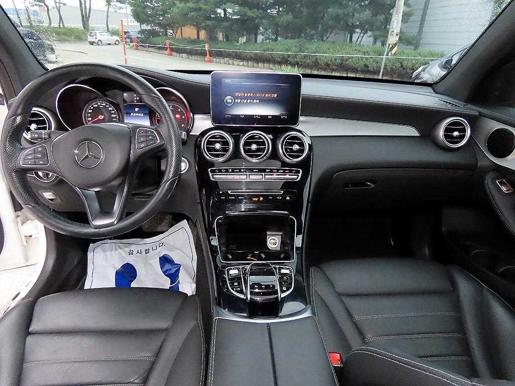 벤츠 GLC 클래스 GLC클래스 X253 GLC 220 d 4MATIC 프리미엄 쿠페 이미지 7