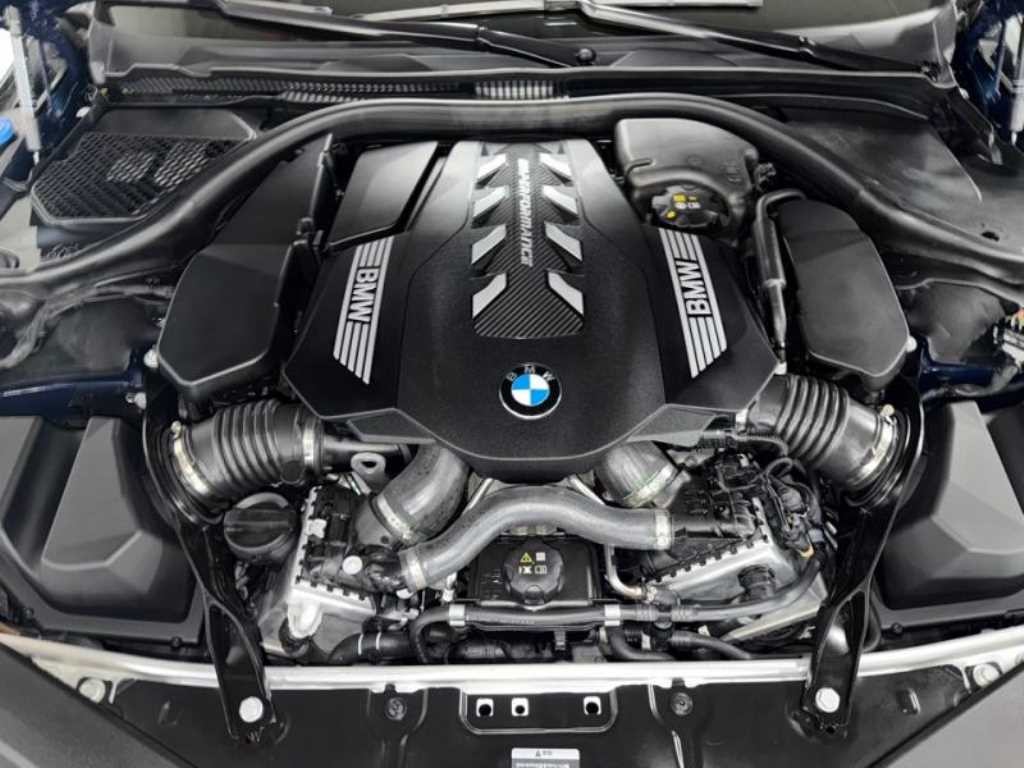 BMW 8시리즈 8시리즈 (G15) M850i xDrive 그란 쿠페 이미지 19