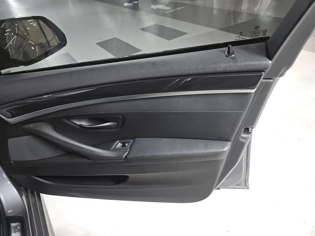 BMW 5시리즈 5시리즈 (F10) 520d xDrive M 에어로다이나믹 이미지 11