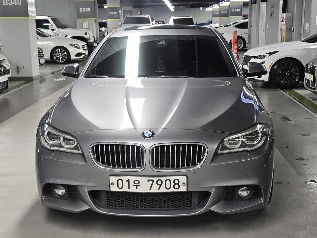 BMW 5시리즈 5시리즈 (F10) 520d xDrive M 에어로다이나믹 이미지 2