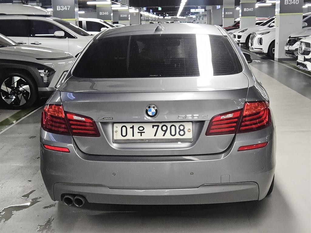 BMW 5시리즈 5시리즈 (F10) 520d xDrive M 에어로다이나믹 이미지 4