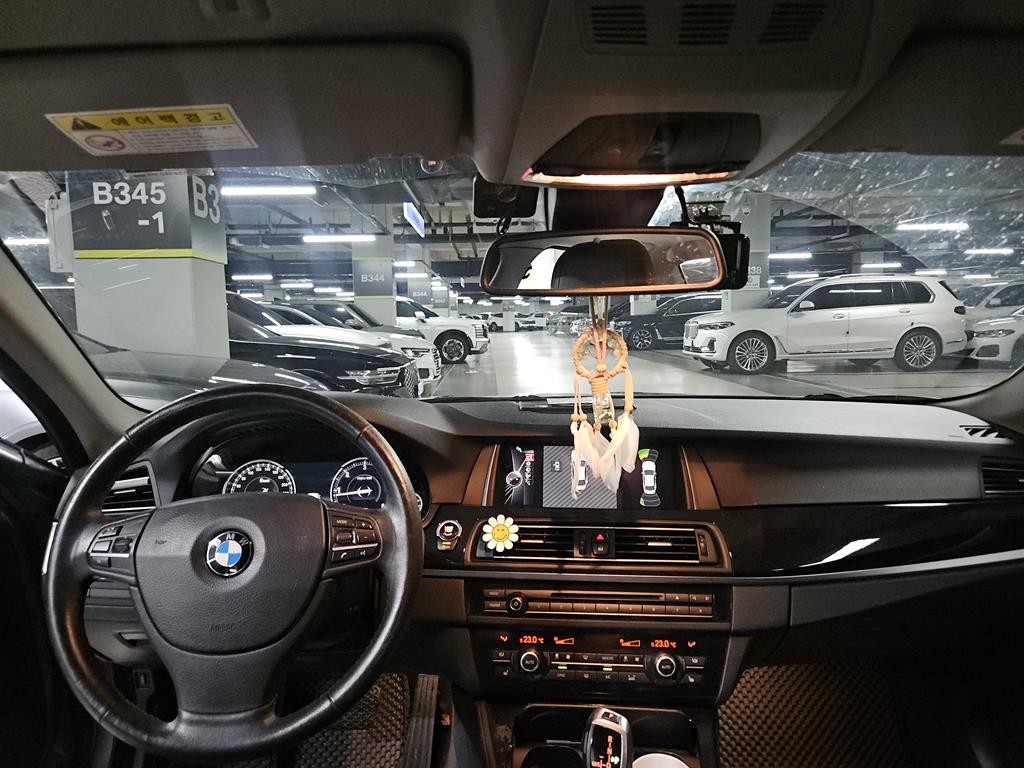 BMW 5시리즈 5시리즈 (F10) 520d xDrive M 에어로다이나믹 이미지 5