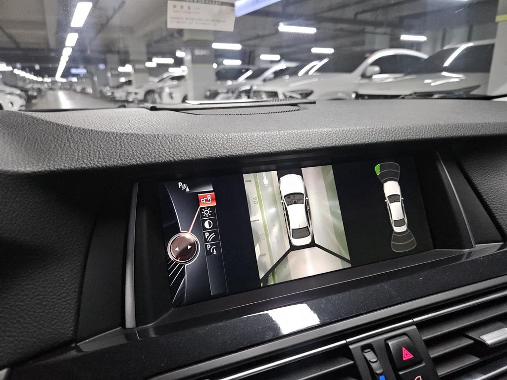 BMW 5시리즈 5시리즈 (F10) 520d xDrive M 에어로다이나믹 이미지 8