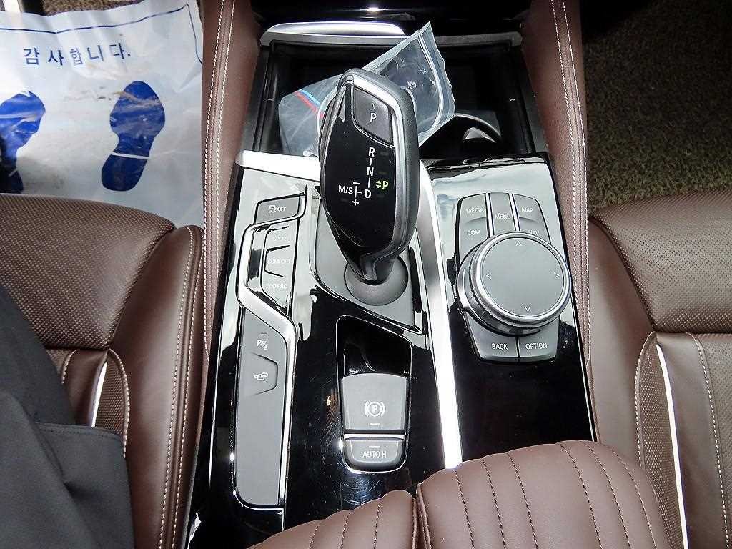 BMW 5시리즈 5시리즈 (G30) 520d xDrive M 스포츠 플러스 이미지 11