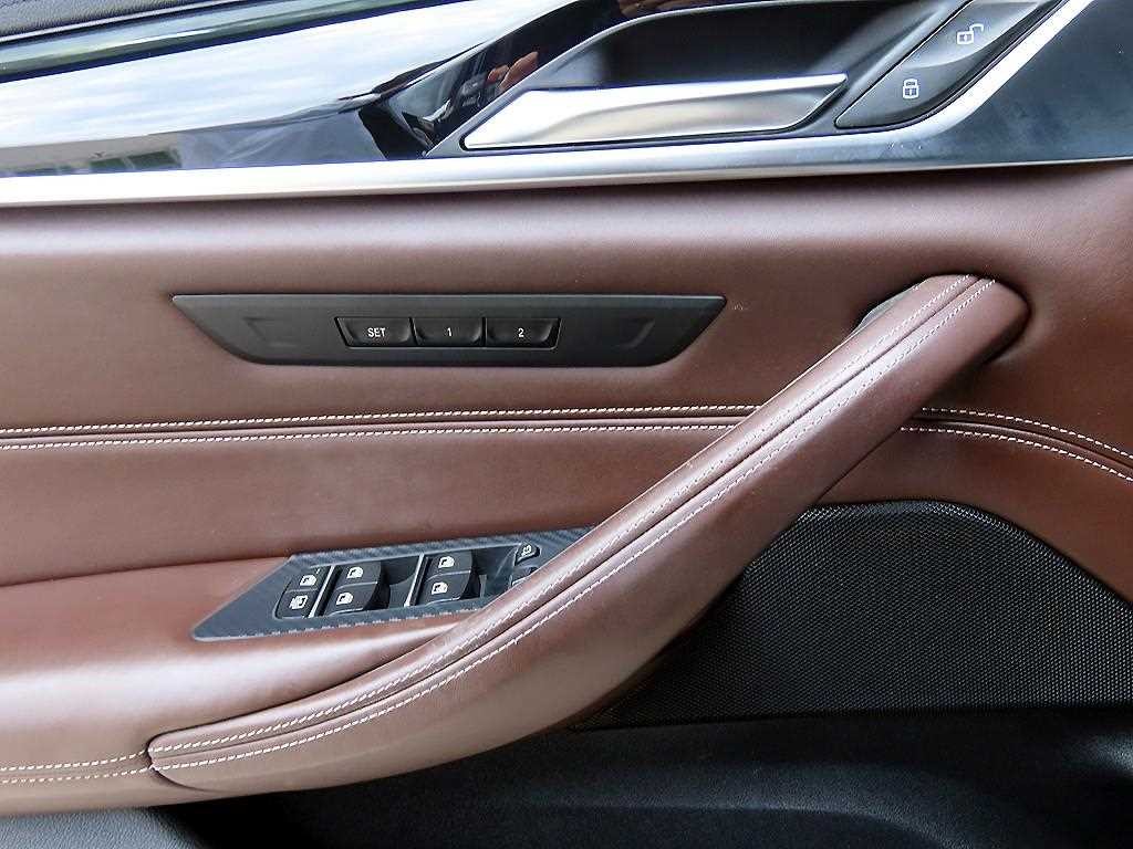 BMW 5시리즈 5시리즈 (G30) 520d xDrive M 스포츠 플러스 이미지 12