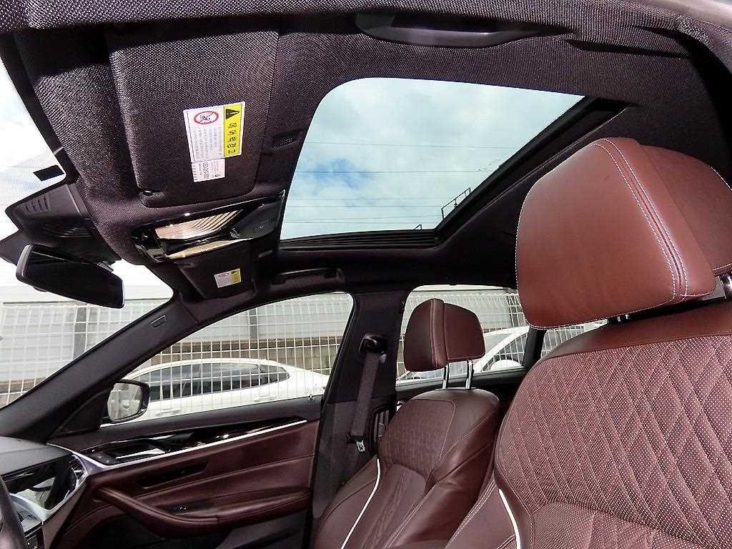 BMW 5시리즈 5시리즈 (G30) 520d xDrive M 스포츠 플러스 이미지 17