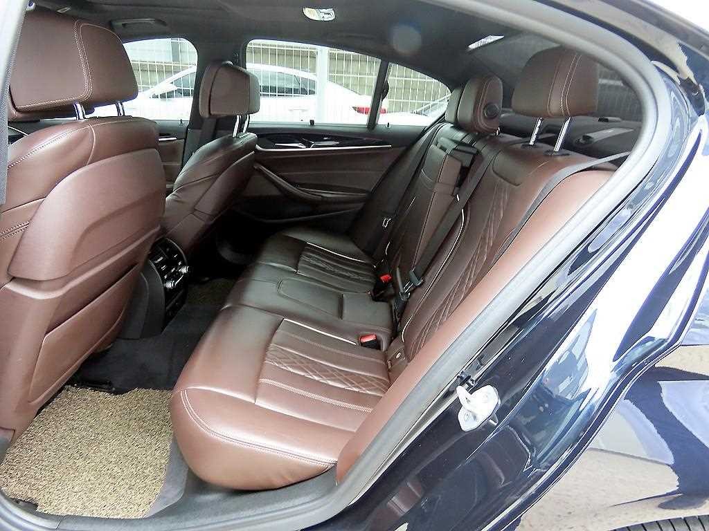 BMW 5시리즈 5시리즈 (G30) 520d xDrive M 스포츠 플러스 이미지 6
