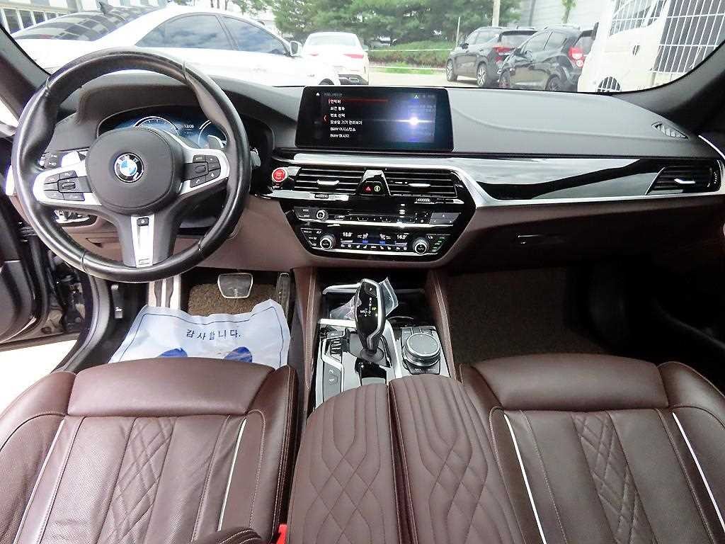 BMW 5시리즈 5시리즈 (G30) 520d xDrive M 스포츠 플러스 이미지 7