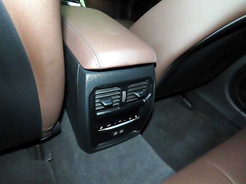 BMW i4 eDrive 40 M 스포츠 프로 이미지 16