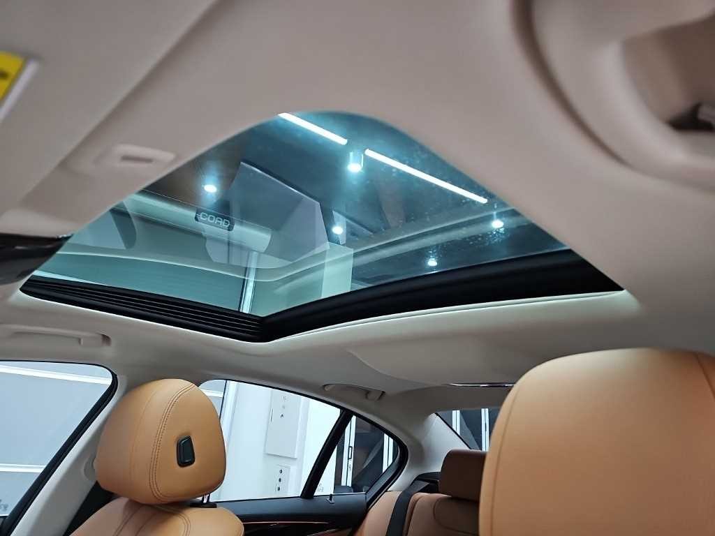 BMW 5시리즈 5시리즈 (G30) 520i 럭셔리 이미지 14