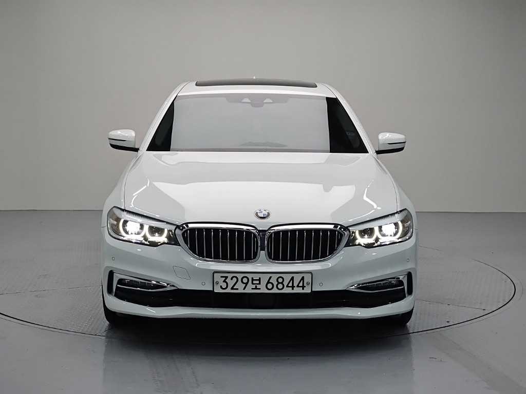 BMW 5시리즈 5시리즈 (G30) 520i 럭셔리 이미지 2