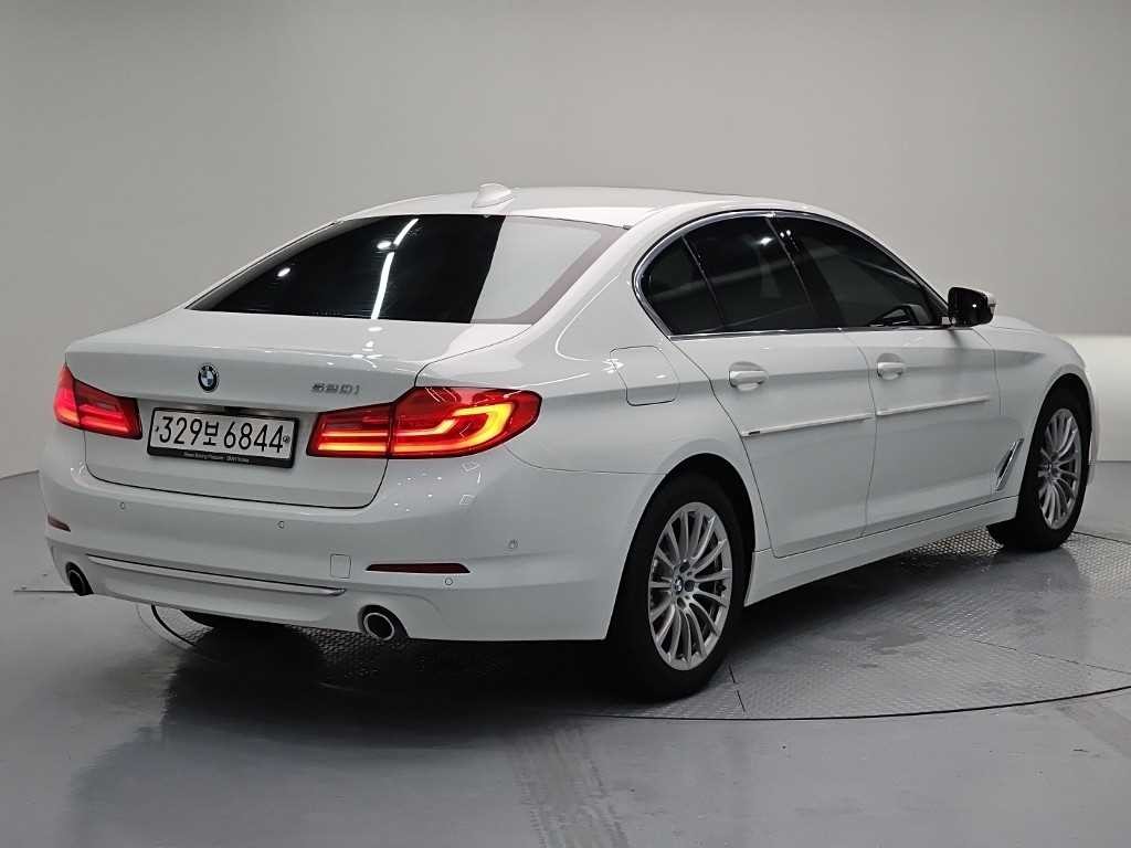 BMW 5시리즈 5시리즈 (G30) 520i 럭셔리 이미지 4
