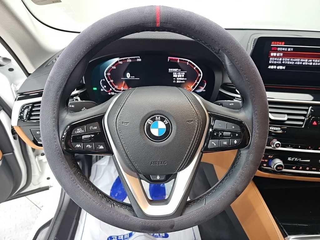 BMW 5시리즈 5시리즈 (G30) 520i 럭셔리 이미지 9