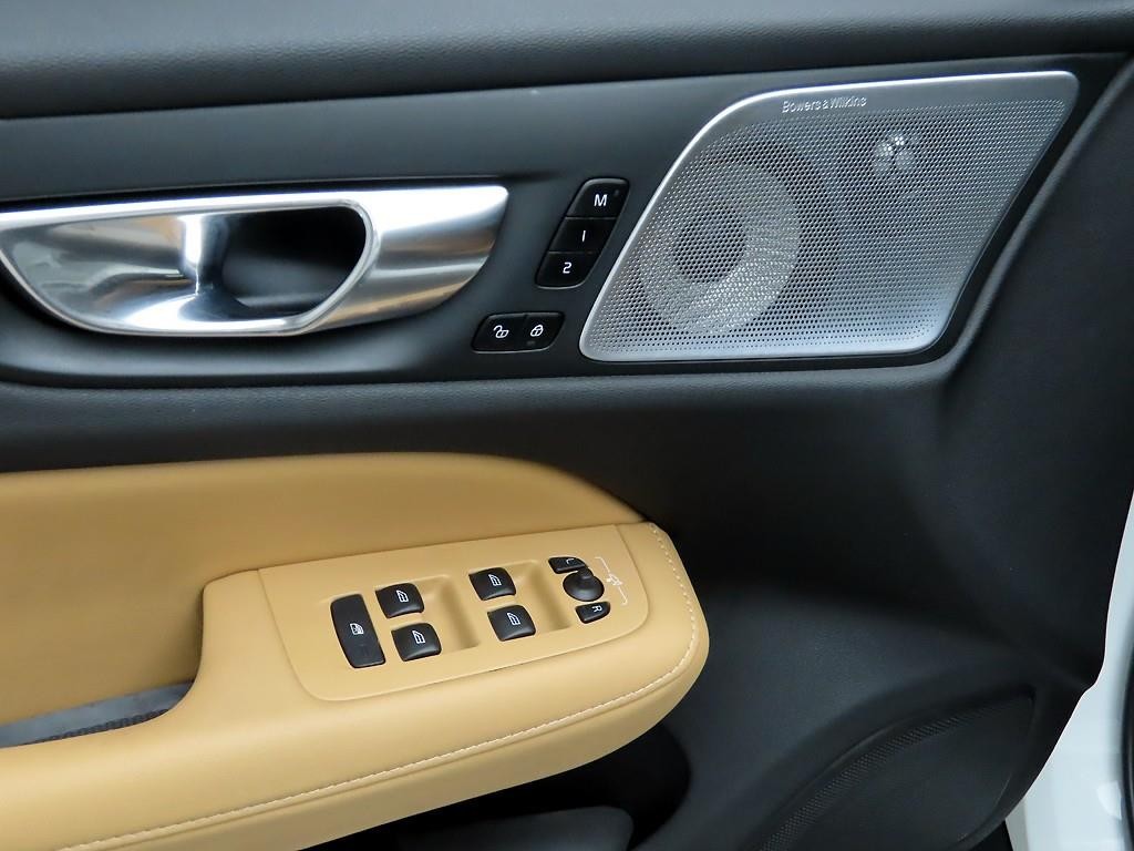 볼보 V60 V60 크로스 컨트리 2세대 2.0 B5 프로 AWD 이미지 11