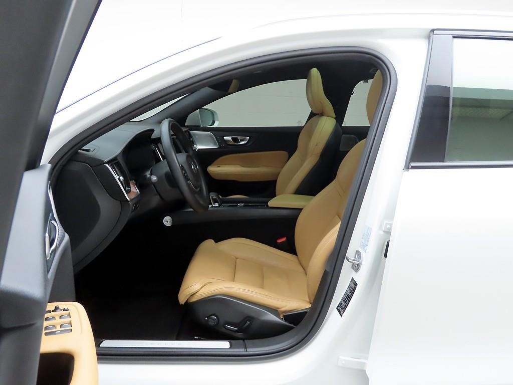 볼보 V60 V60 크로스 컨트리 2세대 2.0 B5 프로 AWD 이미지 12