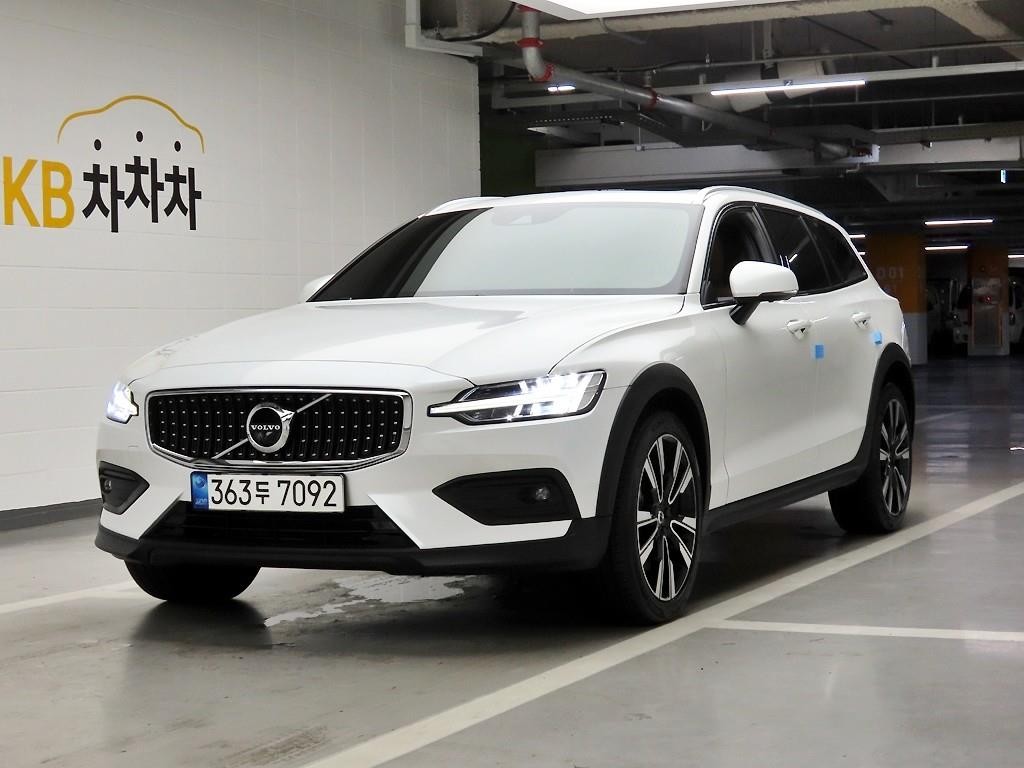 볼보 V60 V60 크로스 컨트리 2세대 2.0 B5 프로 AWD 이미지 2