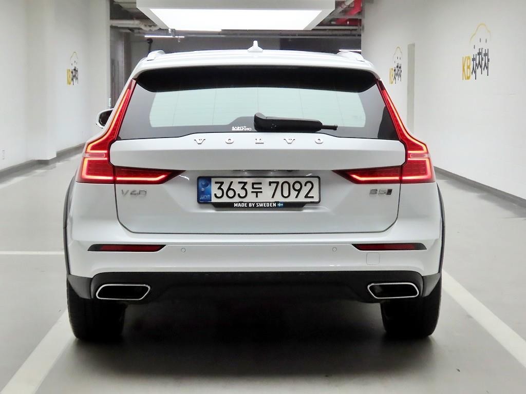 볼보 V60 V60 크로스 컨트리 2세대 2.0 B5 프로 AWD 이미지 3