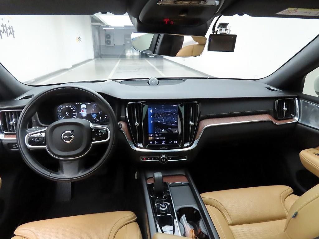 볼보 V60 V60 크로스 컨트리 2세대 2.0 B5 프로 AWD 이미지 6