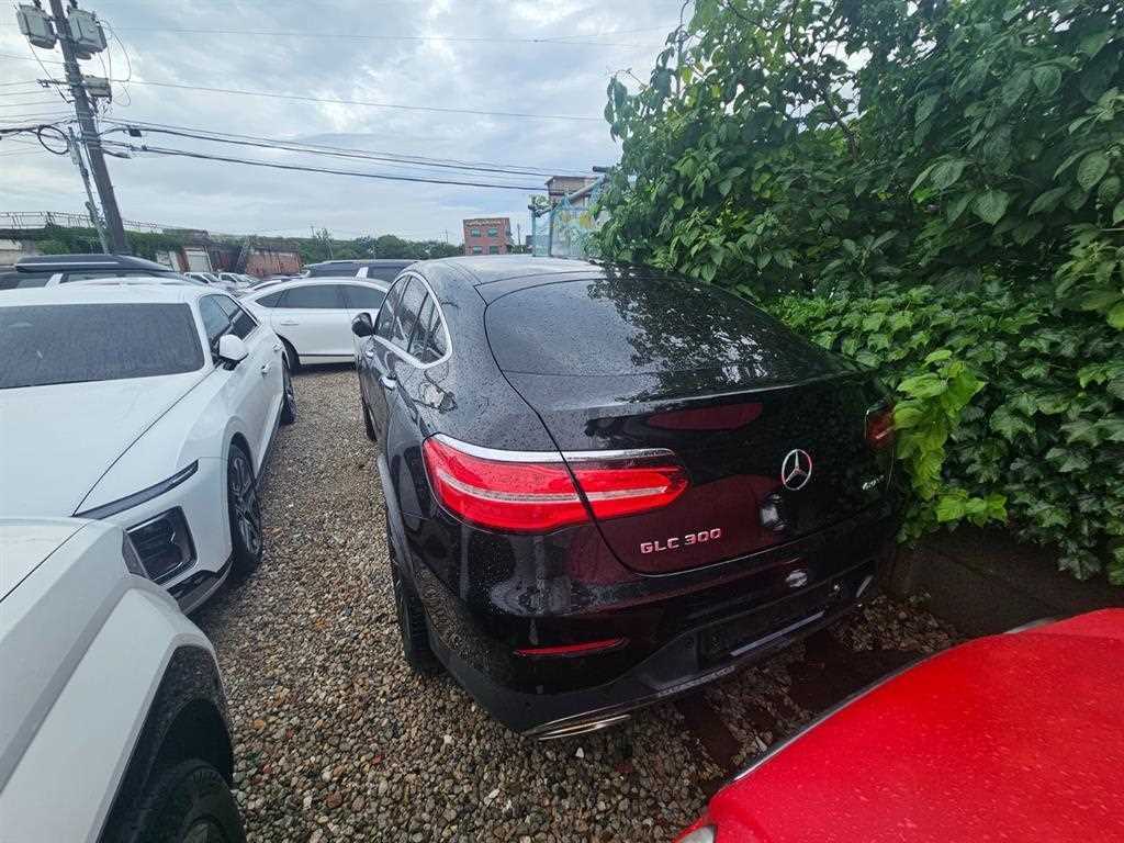 벤츠 GLC 클래스 GLC클래스 X253 GLC 300 4MATIC AMG LINE 쿠페 이미지 2