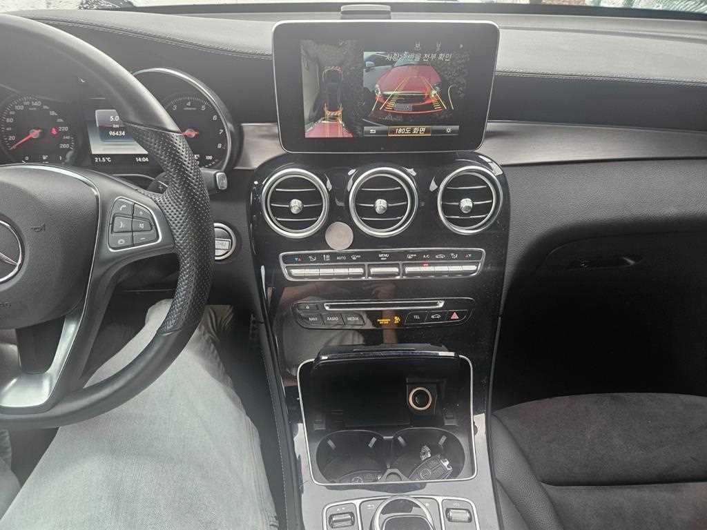 벤츠 GLC 클래스 GLC클래스 X253 GLC 300 4MATIC AMG LINE 쿠페 이미지 8