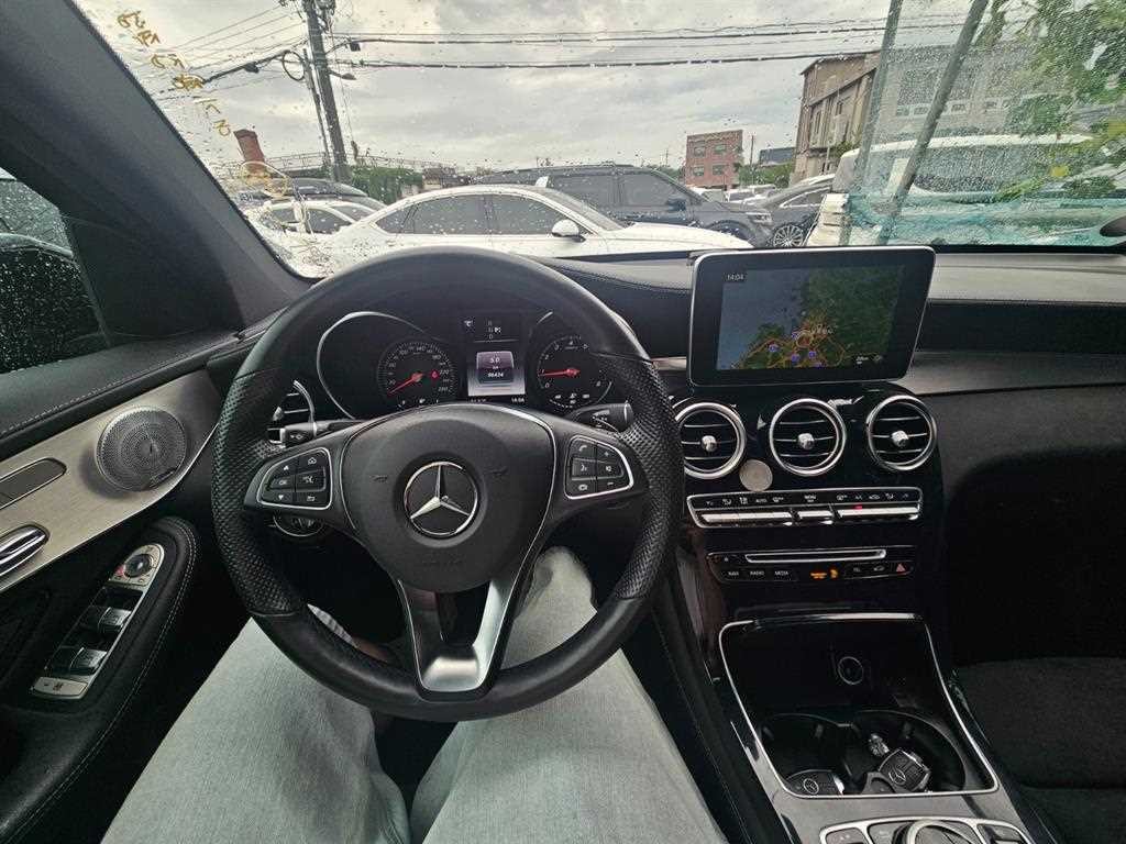 벤츠 GLC 클래스 GLC클래스 X253 GLC 300 4MATIC AMG LINE 쿠페 이미지 9
