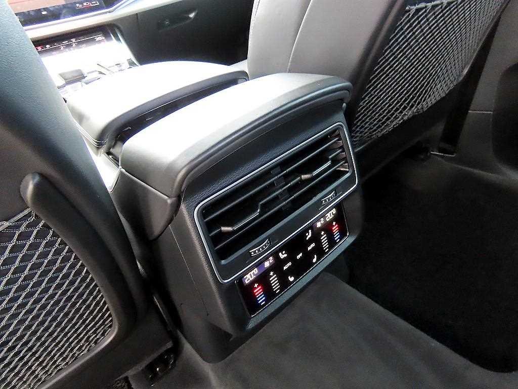 아우디 Q8 55 TFSI 콰트로 프리미엄 이미지 15