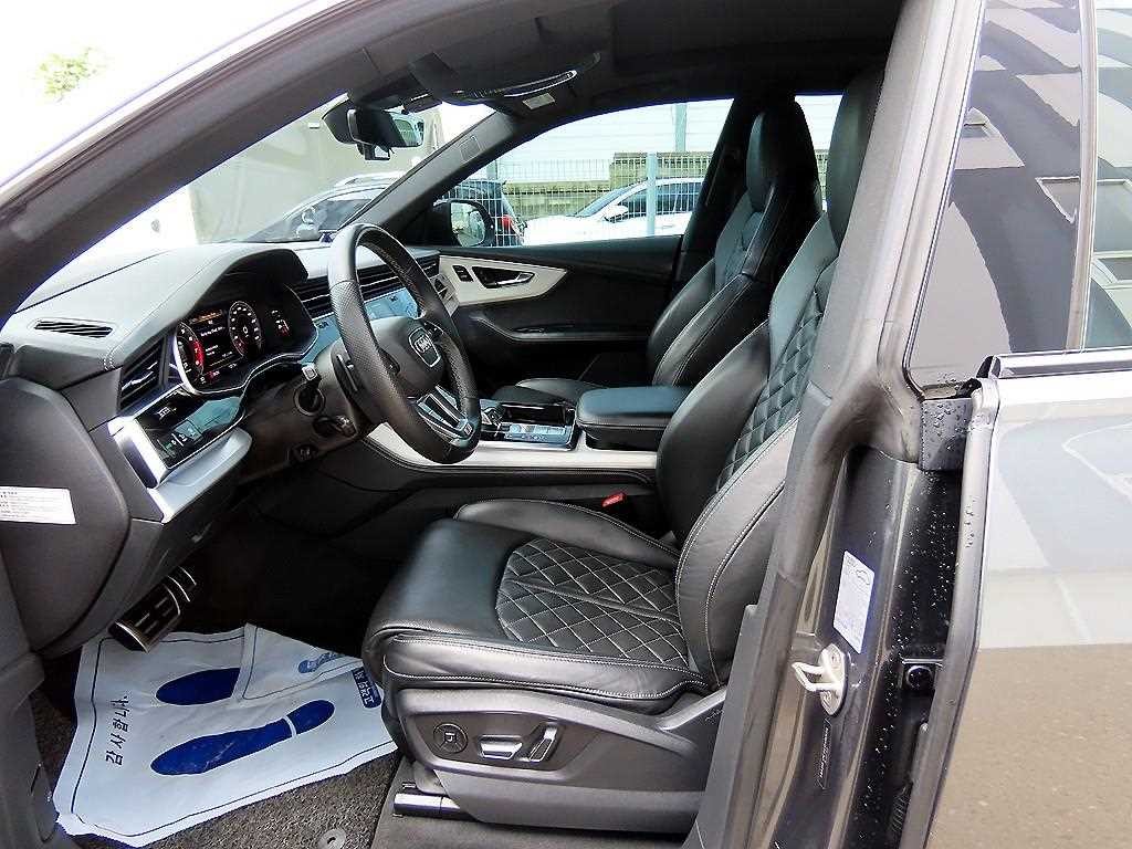 아우디 Q8 55 TFSI 콰트로 프리미엄 이미지 5