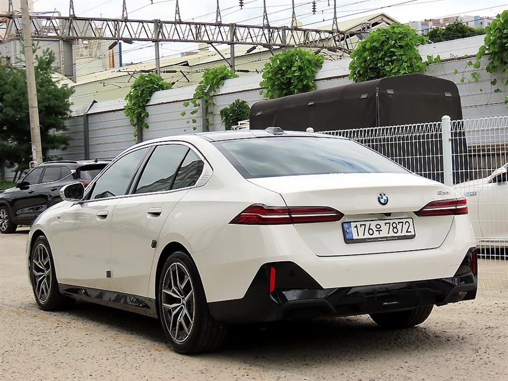 BMW 5시리즈 5시리즈 (G60) 520i M 스포츠 이미지 3