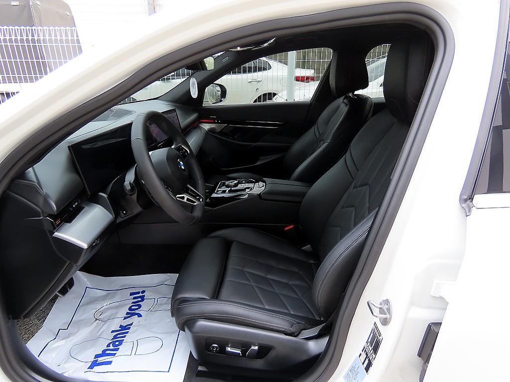 BMW 5시리즈 5시리즈 (G60) 520i M 스포츠 이미지 5