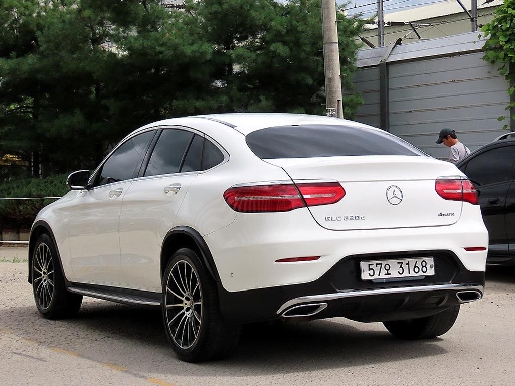 벤츠 GLC 클래스 GLC클래스 X253 GLC 220 d 4MATIC 프리미엄 쿠페 이미지 3