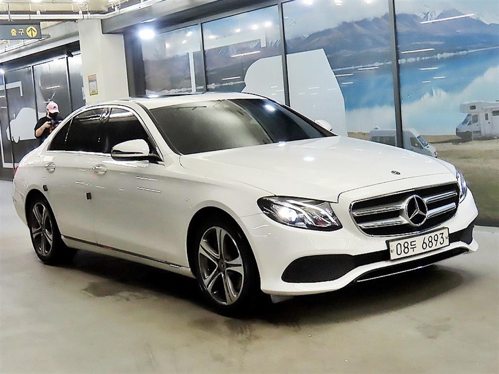 벤츠 E 클래스 E-클래스 W213 E300 아방가르드 이미지 1