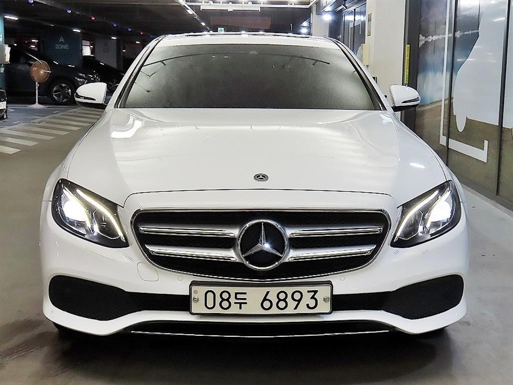 벤츠 E 클래스 E-클래스 W213 E300 아방가르드 이미지 2
