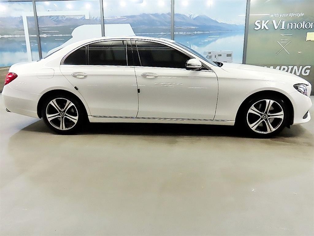 벤츠 E 클래스 E-클래스 W213 E300 아방가르드 이미지 3