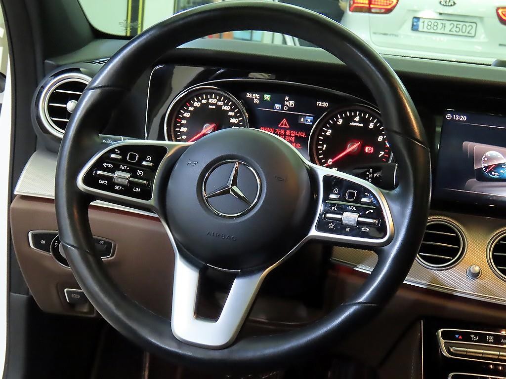 벤츠 E 클래스 E-클래스 W213 E300 아방가르드 이미지 8