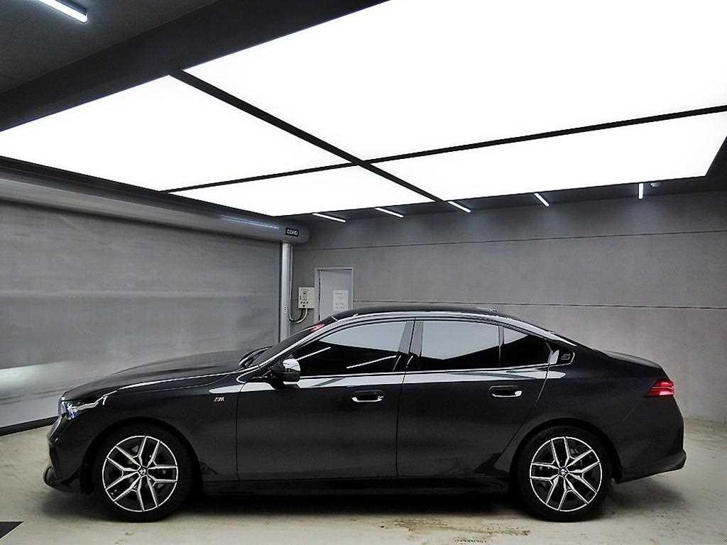 BMW 5시리즈 5시리즈 (G60) 520i 기본형 이미지 4