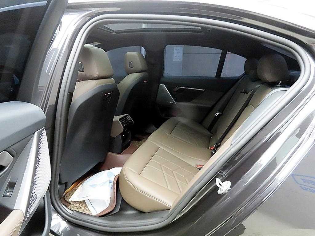 BMW 5시리즈 5시리즈 (G60) 520i 기본형 이미지 6