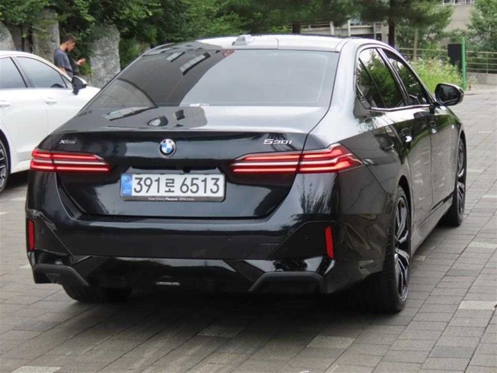 BMW 5시리즈 5시리즈 (G60) 530i xDrive M 스포츠 이미지 3