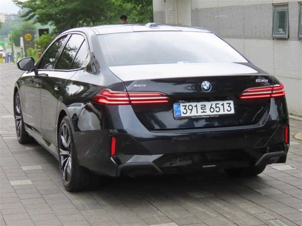 BMW 5시리즈 5시리즈 (G60) 530i xDrive M 스포츠 이미지 4