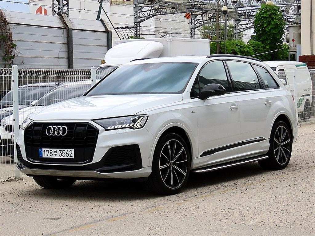 아우디 Q7 Q7 (4M) 55 TFSI 콰트로 프리미엄 이미지 2