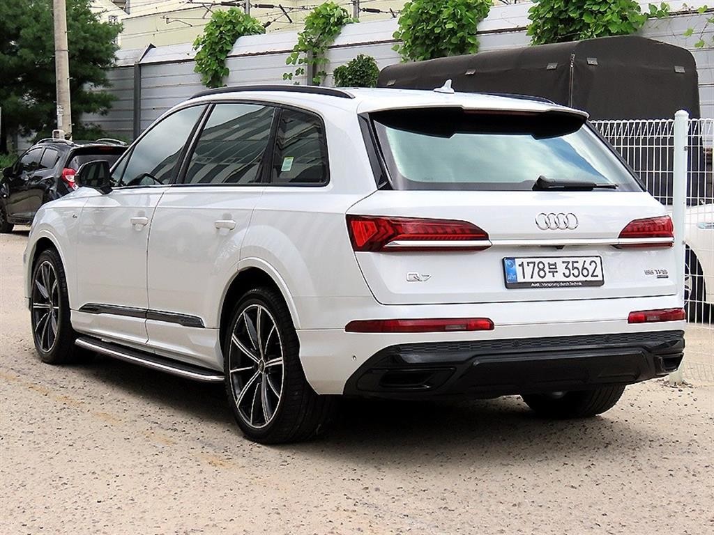 아우디 Q7 Q7 (4M) 55 TFSI 콰트로 프리미엄 이미지 3