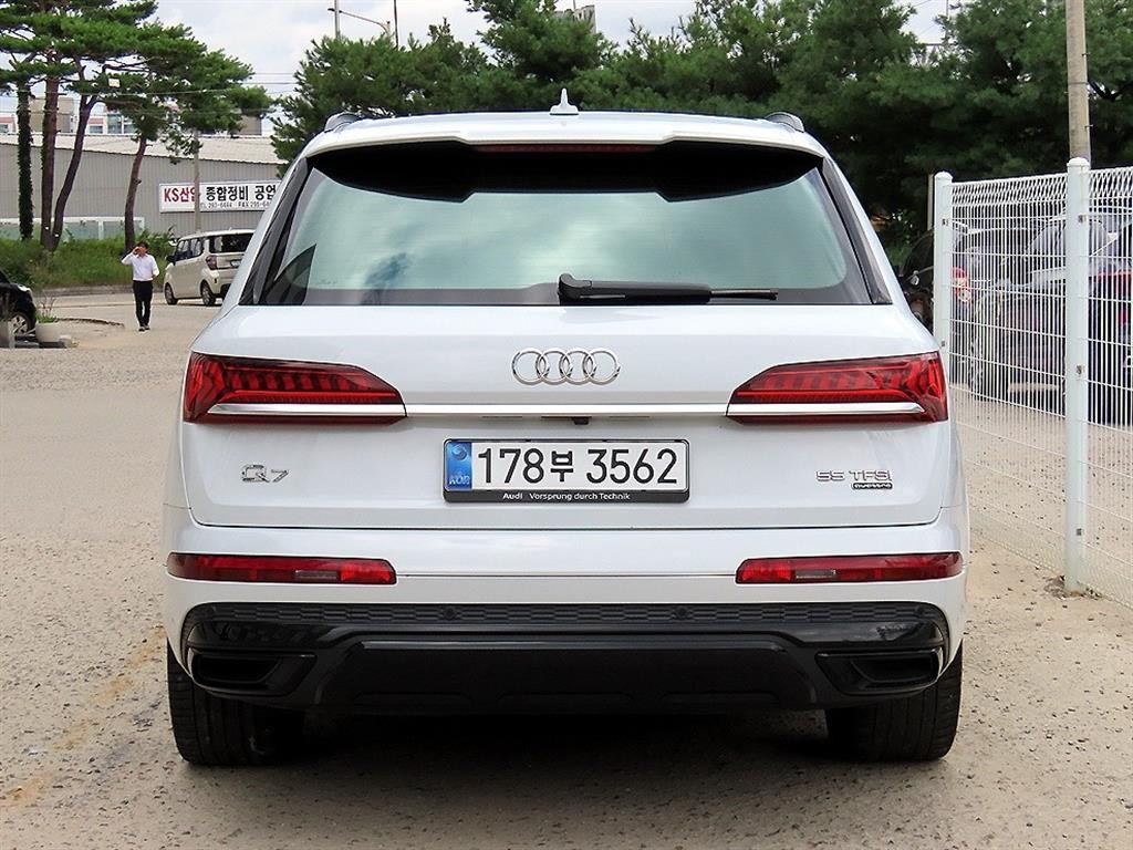 아우디 Q7 Q7 (4M) 55 TFSI 콰트로 프리미엄 이미지 4