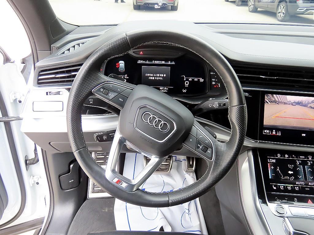 아우디 Q7 Q7 (4M) 55 TFSI 콰트로 프리미엄 이미지 8