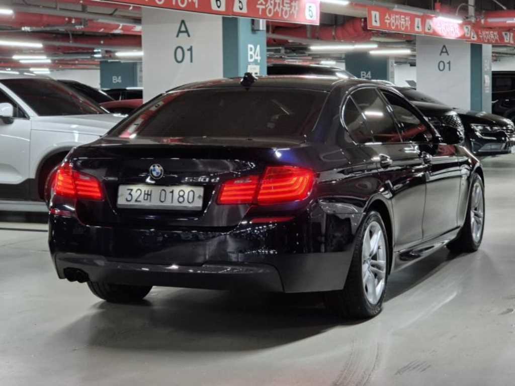 BMW 5시리즈 5시리즈 (F10) 530d xDrive M 에어로 다이나믹 이미지 3
