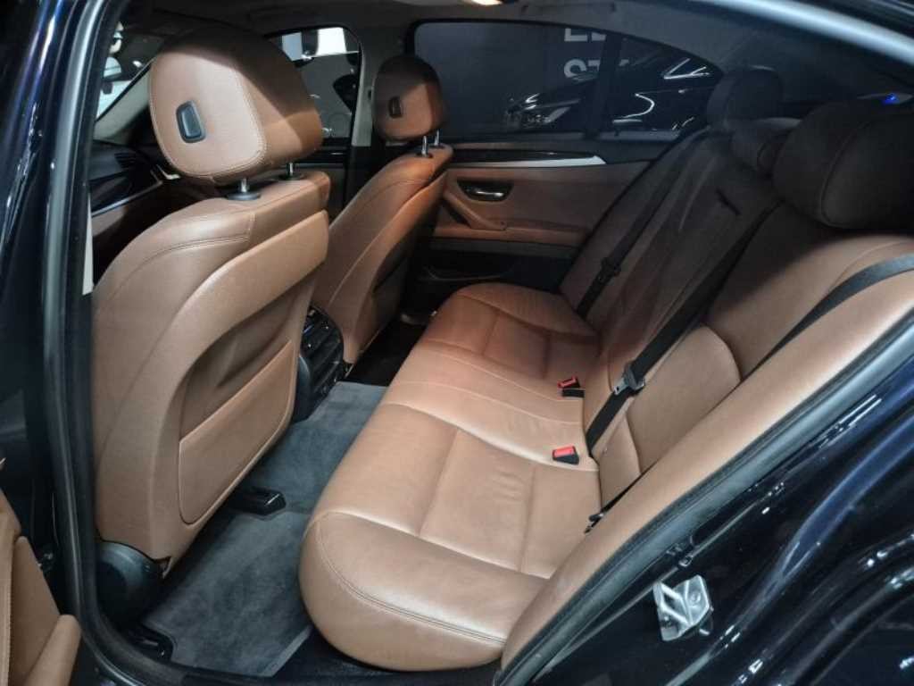 BMW 5시리즈 5시리즈 (F10) 530d xDrive M 에어로 다이나믹 이미지 7