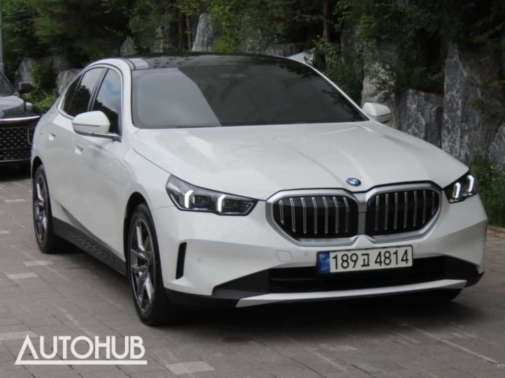 BMW 5시리즈 5시리즈 (G60) 530i xDrive M 스포츠 이미지 2