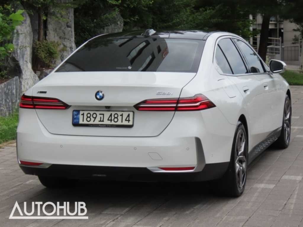 BMW 5시리즈 5시리즈 (G60) 530i xDrive M 스포츠 이미지 3