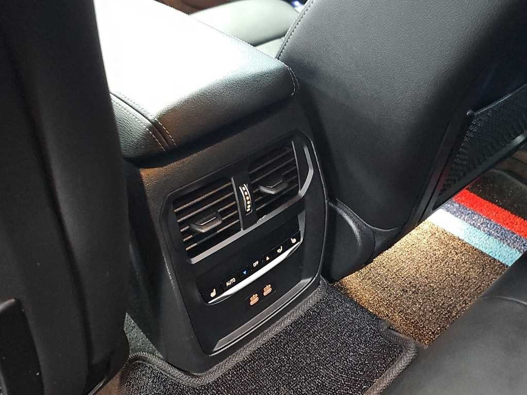 BMW i4 eDrive 40 M 스포츠 프로 이미지 13